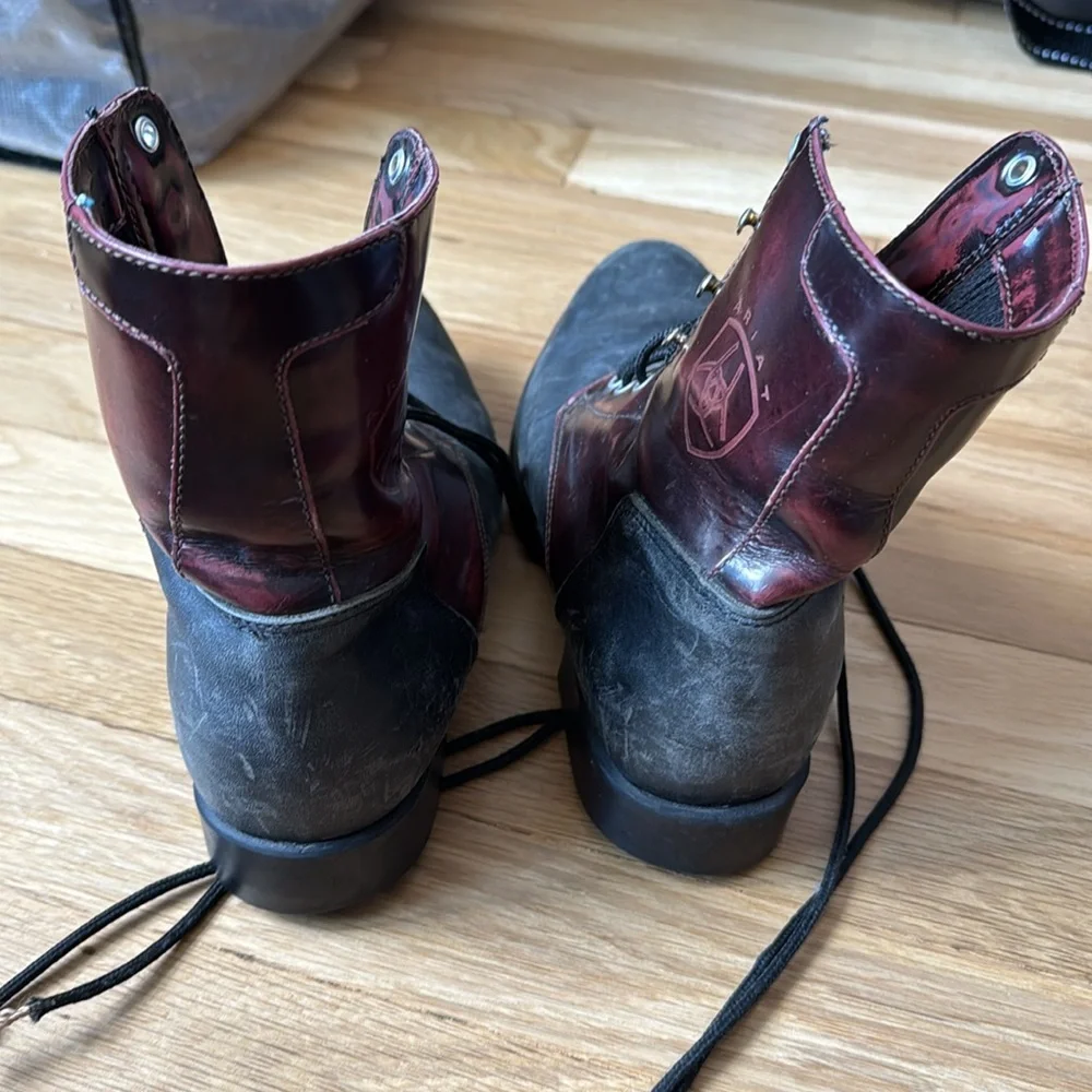 ARIAT black and deep red 8 hole boots - Picture 3 of 7